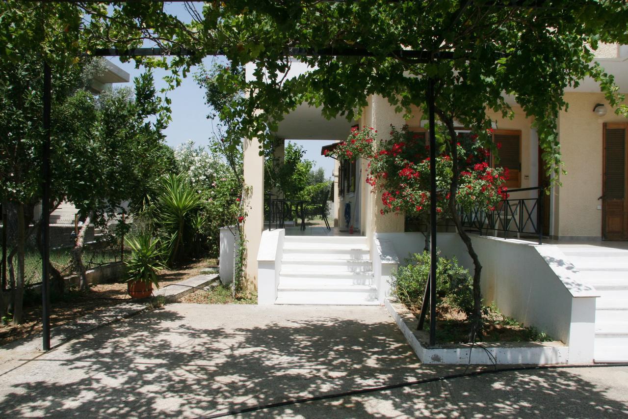 Villa Vlichos Amarynthos Buitenkant foto