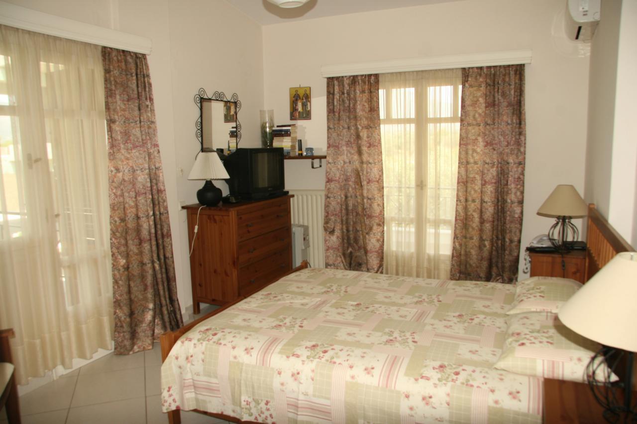 Villa Vlichos Amarynthos Buitenkant foto