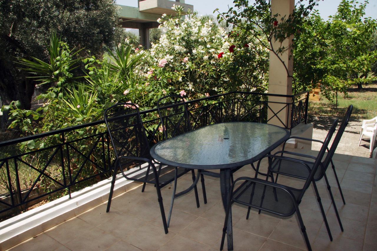 Villa Vlichos Amarynthos Buitenkant foto