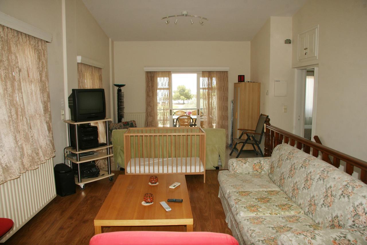 Villa Vlichos Amarynthos Buitenkant foto
